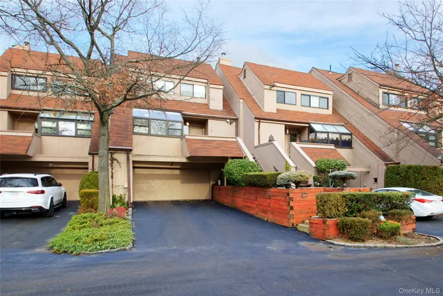 17 John Bean Court #17, Pt Washington, NY 11050