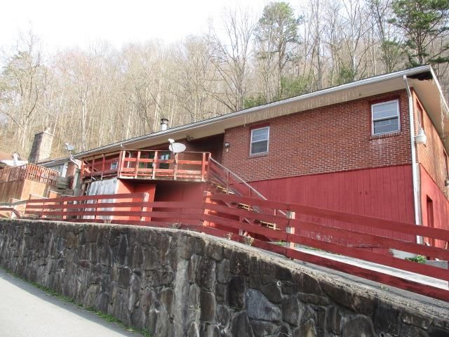 56 Cornell Ave, Welch, WV 24801