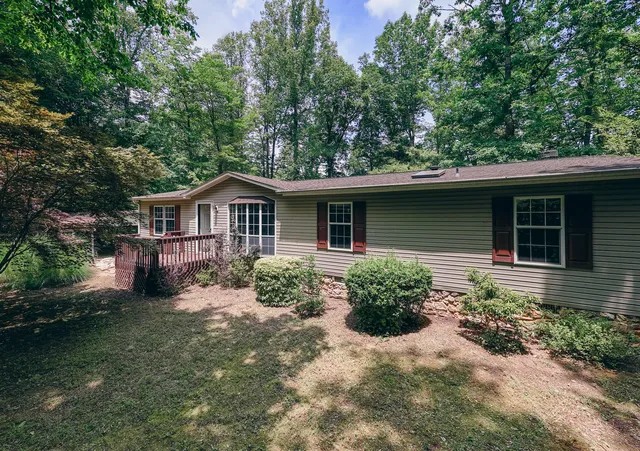 1280 Calvert Rd, Vinton, VA 24179