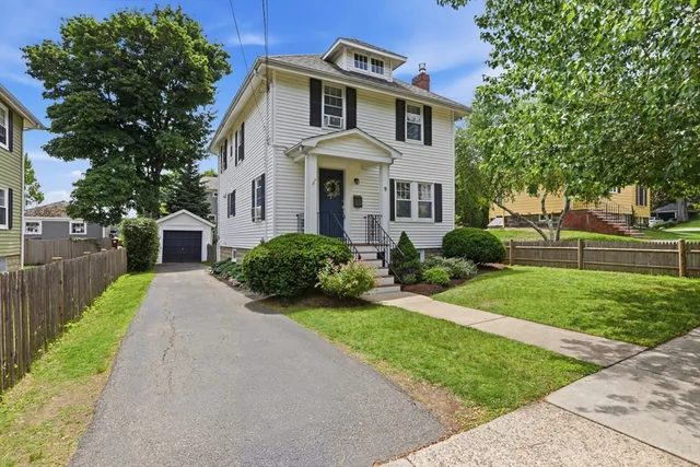 9 Mendum St, Melrose, MA 02176