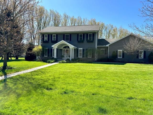 26 Pinegrove Blvd, Russell, PA 16345