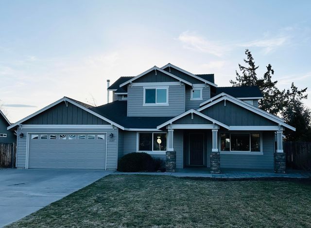 2137 NW 22nd St, Redmond, OR 97756