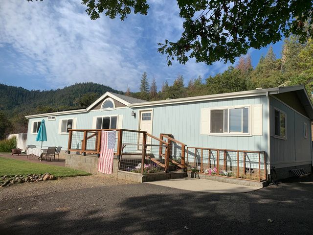 2323 Holcomb Springs Rd, Gold Hill, OR 97525