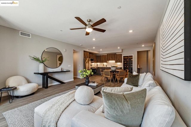 2400 Adeline St #202, Oakland, CA 94607