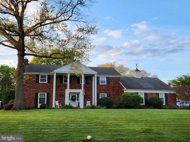 1349 Country Club Dr, Lancaster, PA 17601