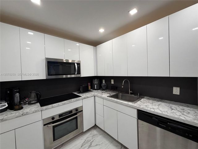 400 Kings Point Dr #218, Sunny Isles Beach, FL 33160