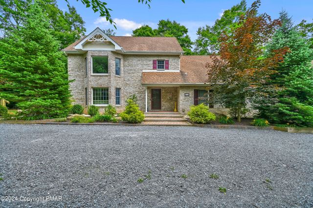 322 Scenic Dr, Blakeslee, PA 18610