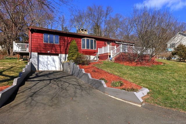 7 Meadowview Ter, Monroe, CT 06468