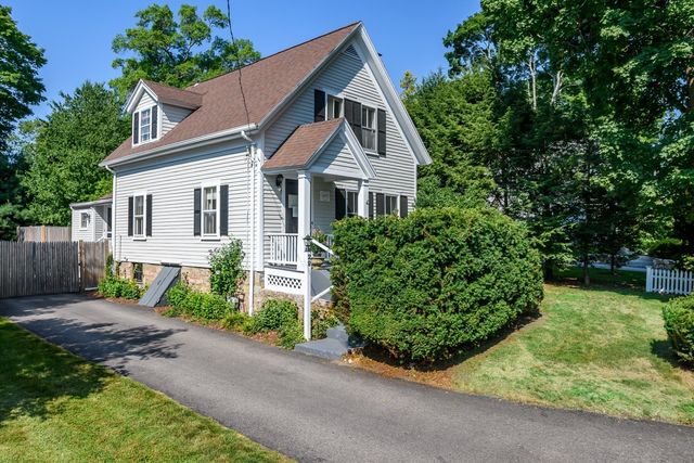 29 Cottage St, Wellesley, MA 02482