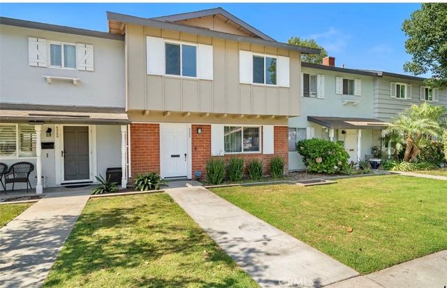 9562 Cornwall Dr, Huntington Beach, CA 92646