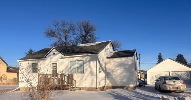 1303 Park Ave NE, Cooperstown, ND 58425