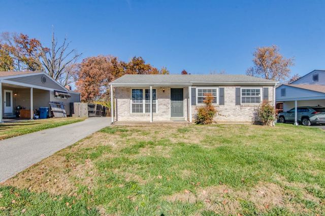 11929 Breezemont Dr, Maryland Heights, MO 63043