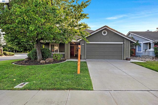 1106 Baltusrol Ct, Livermore, CA 94551