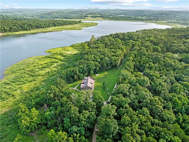 7658 Trout Pond Rd, Lead Hill, AR 72644