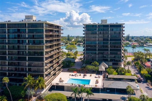 7600 Bayshore Dr #901, Treasure Island, FL 33706