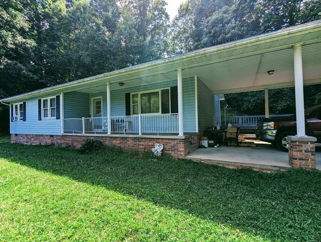 183 Leaning Tree Dr, Clintwood, VA 24228