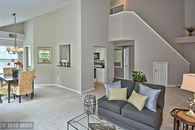 5948 Founders Hill Dr #303, Alexandria, VA 22310
