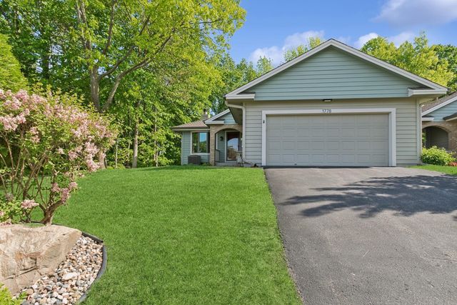 1778 Green Crest Dr, Victoria, MN 55386