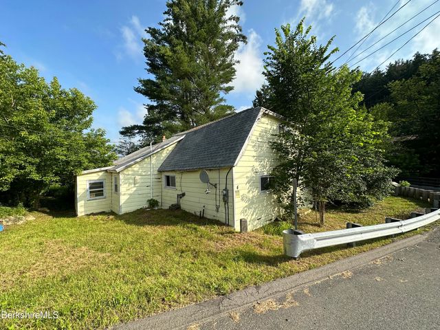4 Griffin Hill Rd, Savoy, MA 01256