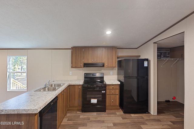 20 Crystal St, Seabrook, SC 29940