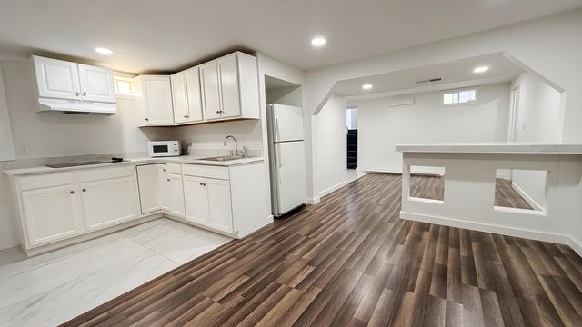338 Whiting Ave #B, Dedham, MA 02026