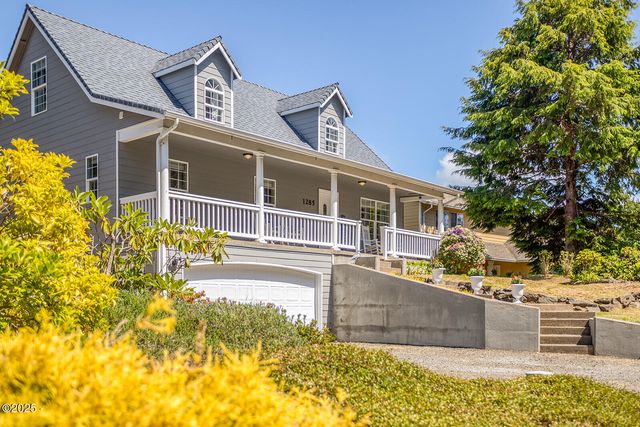 1285 SW Chad Dr, Waldport, OR 97394