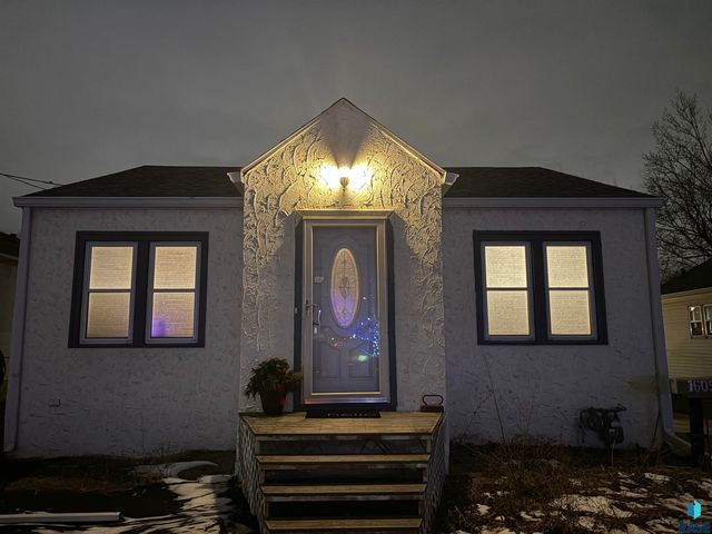1605 W  9th St, Sioux Falls, SD 57104