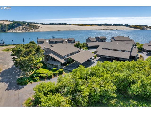 1080 Bay St #19, Florence, OR 97439