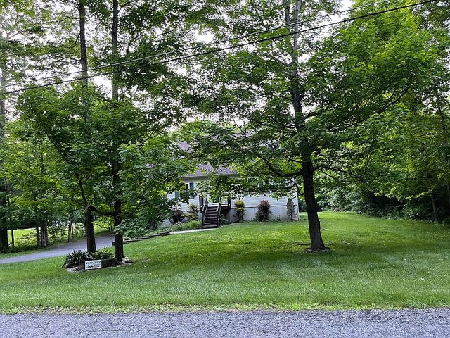 22 Hickory Ln, Pawling, NY 12564