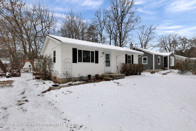 5989 Cypress St, Haslett, MI 48840
