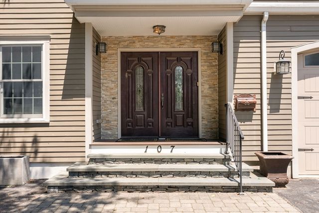 107 Rowe St, Newton, MA 02466