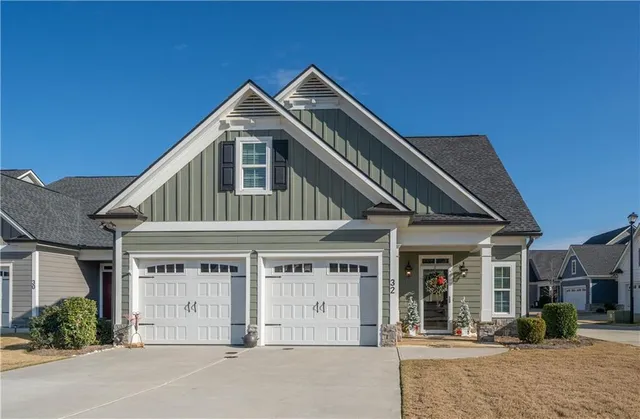 32 Encore Ln, Cartersville, GA 30120
