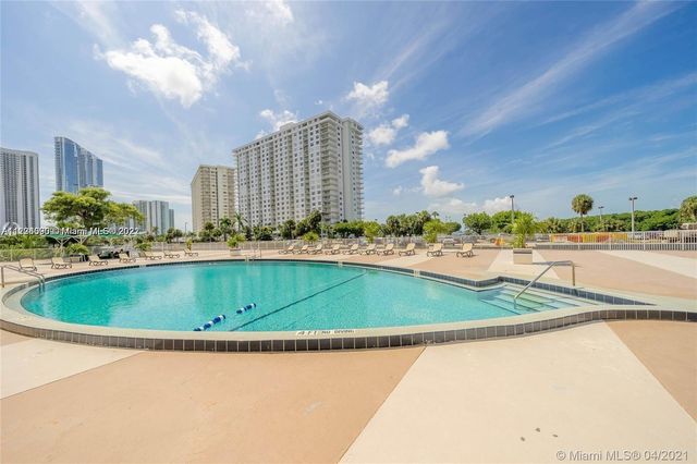 400 Kings Point Dr   #8, Sunny Isles Beach, FL 33160