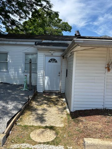 8 Rockwood Ave #1, Massapequa, NY 11758