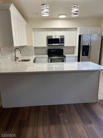 206 Main St #23, Millburn, NJ 07041