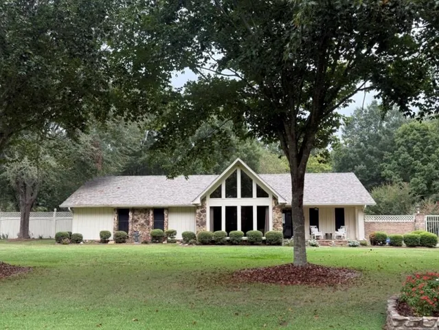 113 Woodson St, Bruce, MS 38915