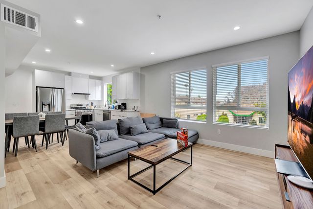 546 N  Harvard Blvd #7729fdecd, Los Angeles, CA 90004