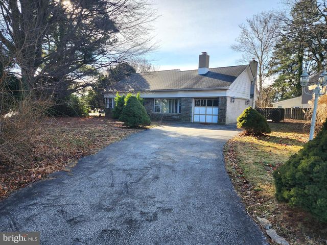 2210 Sproul Rd, Broomall, PA 19008