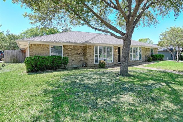 2702 S  Surrey Dr, Carrollton, TX 75006