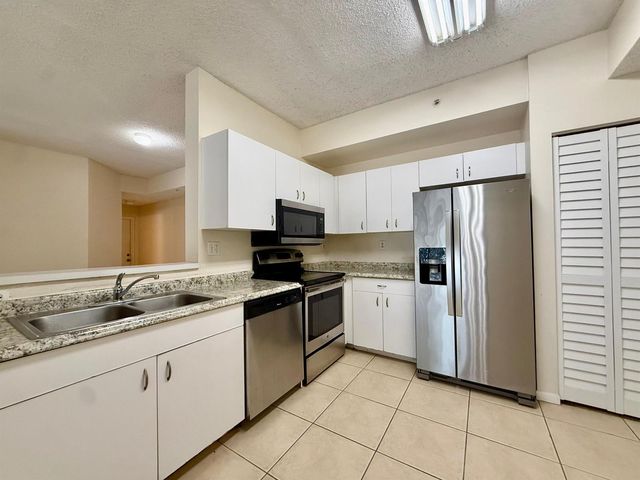6928 SW 39th St #A107, Davie, FL 33314