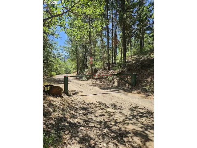 Lovers Ln, Wahkiacus, WA 98670