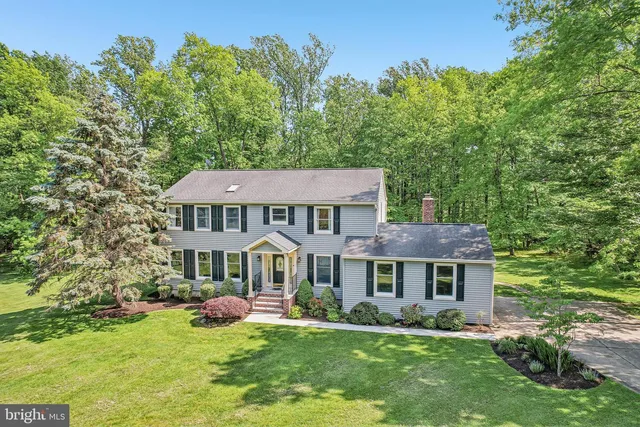 13 Coventry Ln, Hopewell, NJ 08525