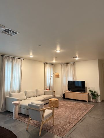 5953 Silveira St, Corona, CA 92880