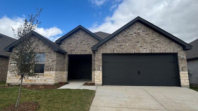 1006 Barton Dr, Ennis, TX 75119