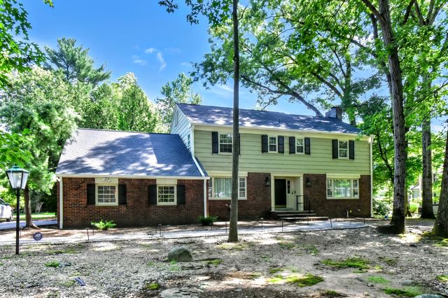 388 Carriage Ln, Wyckoff, NJ 07481