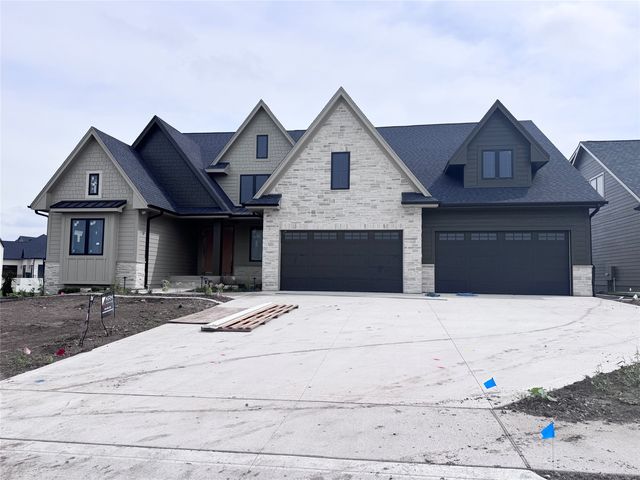 3837 NW 183rd St, Clive, IA 50325