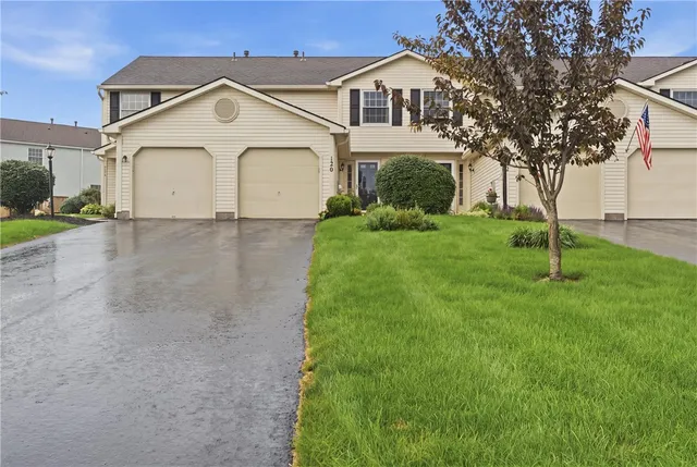 120 Courtshire Ln, Penfield, NY 14526