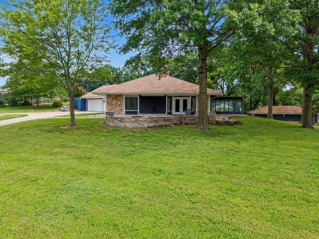 7305 N  Amity Ave, Kansas City, MO 64152