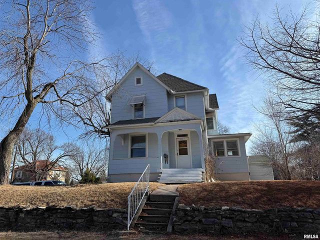 325 N  5th St, Monmouth, IL 61462