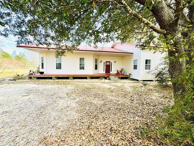 50 Meadow Ln, Picayune, MS 39466